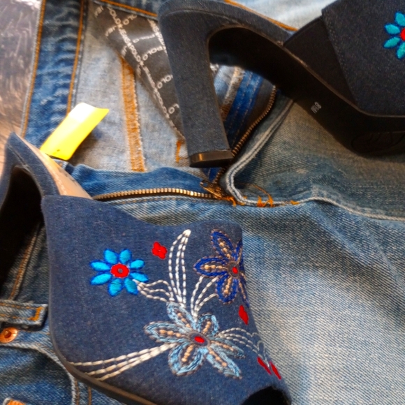 Denim & flower design shoes - Picture 4 of 7